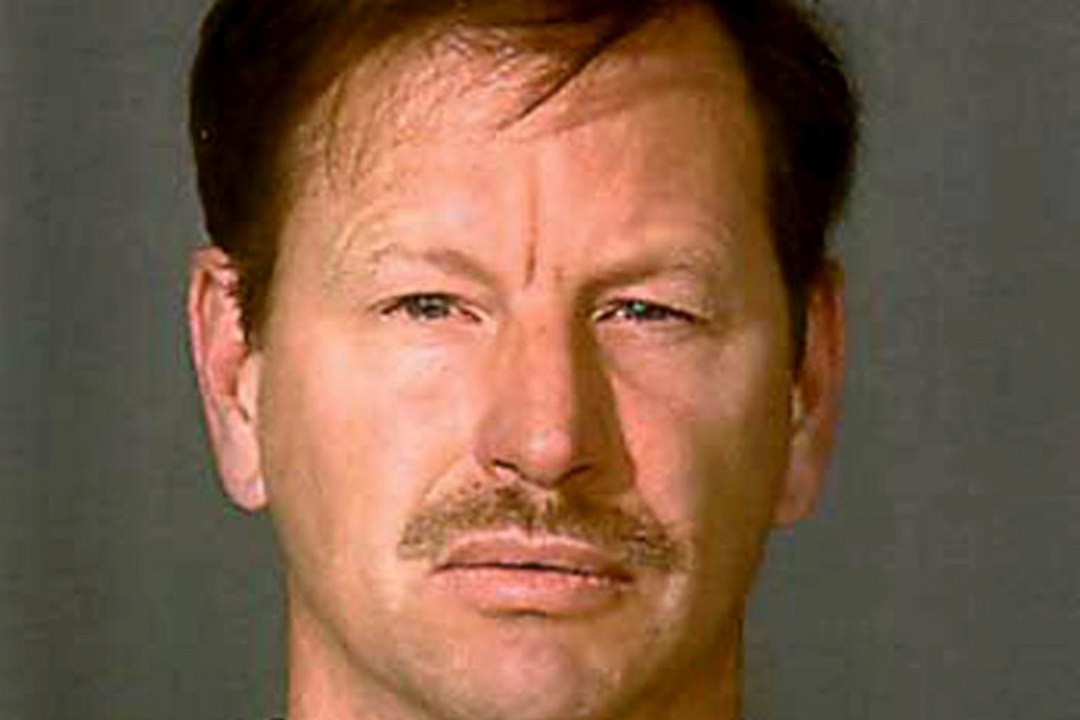 L’ami de son père est un TUEUR EN SÉRIE.