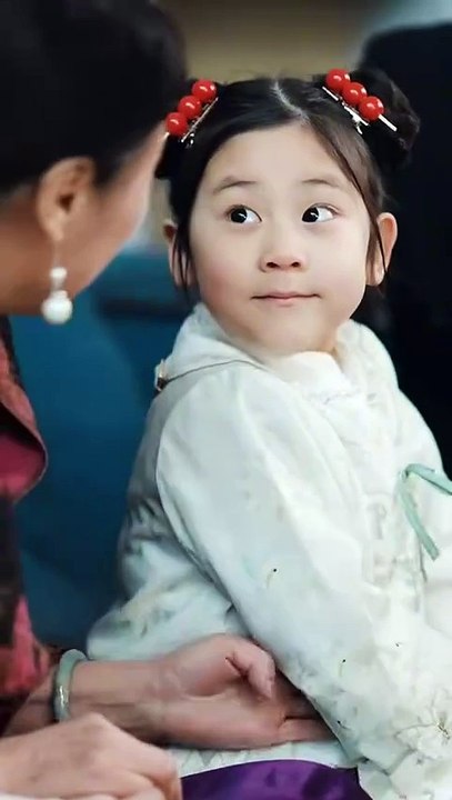 She was tricked by her mother and younger brother into marrying a notorious playboy in Haicheng. After calling off the marriage, she sought protection by climbing onto the most difficult man in the city. Rumor has it, he's not only eccentric but also ster