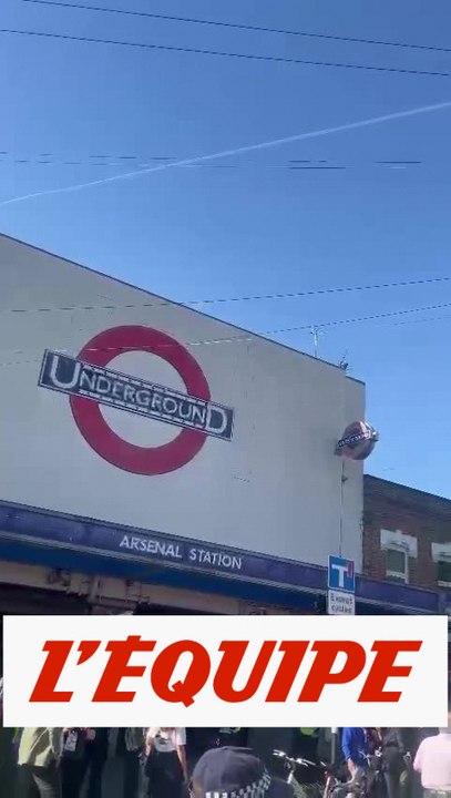 Les supporters parisiens sont réunis à la station Arsenal - Foot - C1