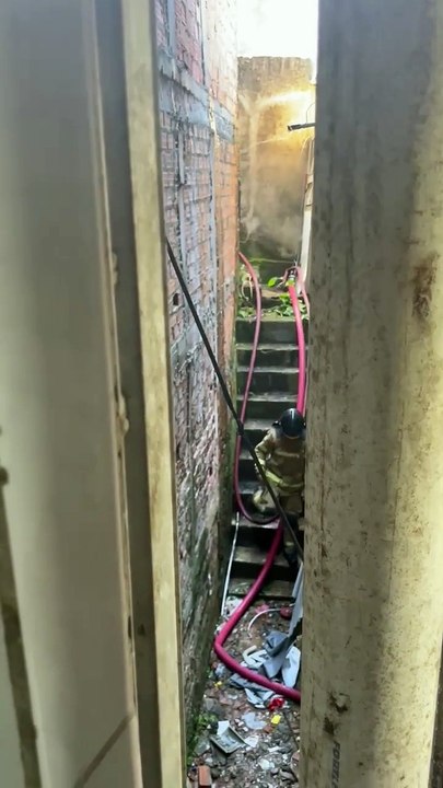 Curto-circuito causa incêndio no Tororó e assusta moradores; veja