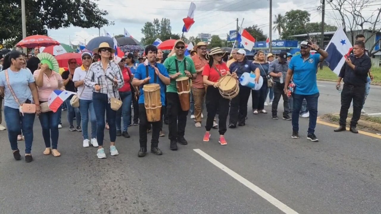 Docentes mantienen huelga indefinida