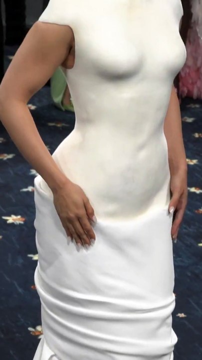 Rosalía reaparece públicamente en la Gala Met 2025