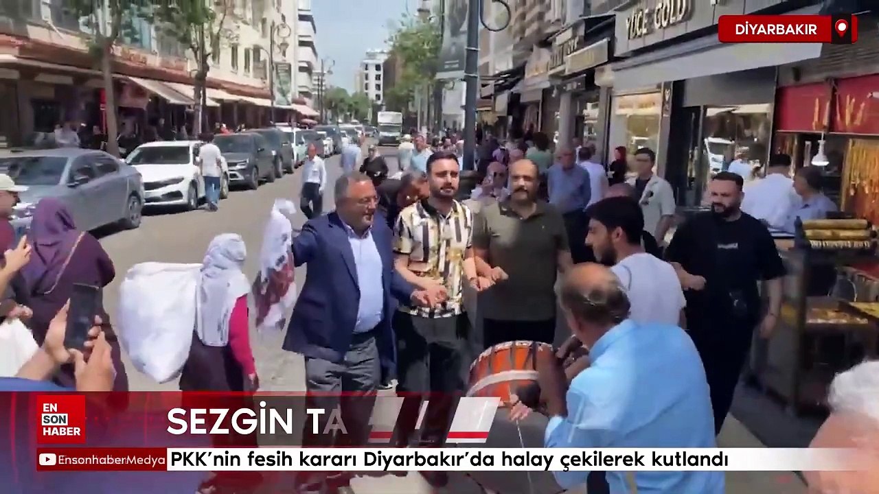 PKK'nin fesih kararı Diyarbakır'da halayla kutlandı
