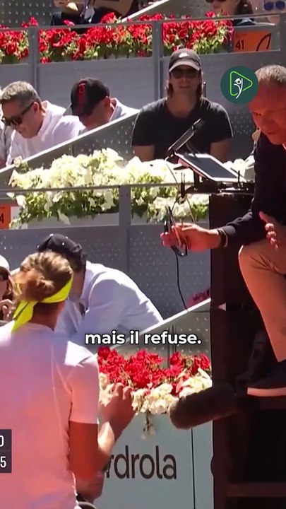 Mécontent d'une décision, Alexander Zverev sort son téléphone