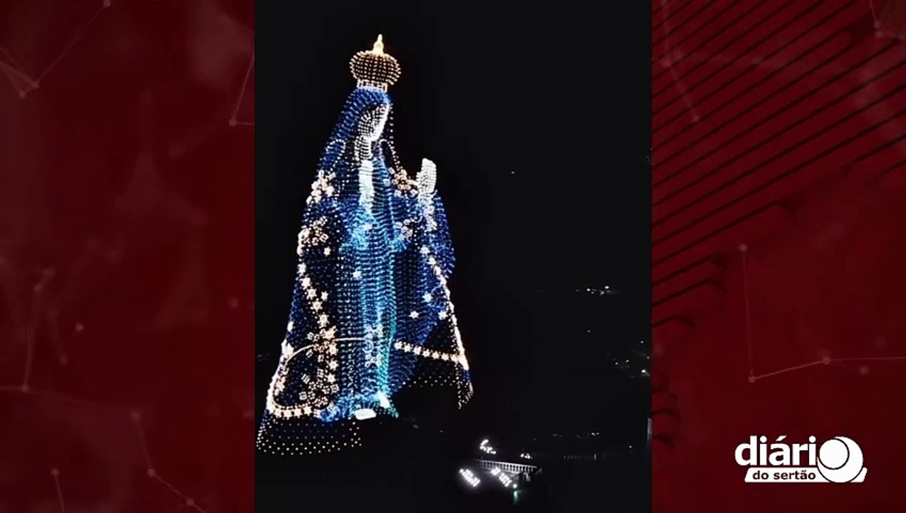 Efeitos de computação gráfica projetam imagem de Nossa Senhora ao lado do Cristo no Dia das Mães