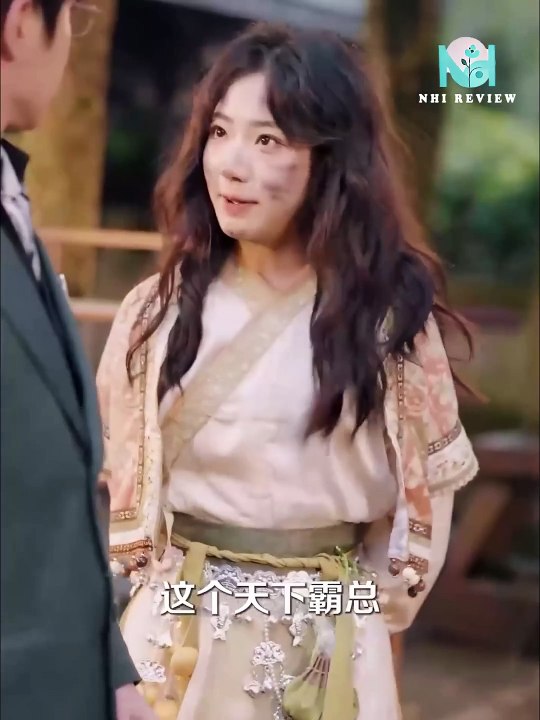 Tiên quân bất cẩn rơi xuống trần gian, cứu giúp gia đình tổng tài thoát khỏi nguy hiểm