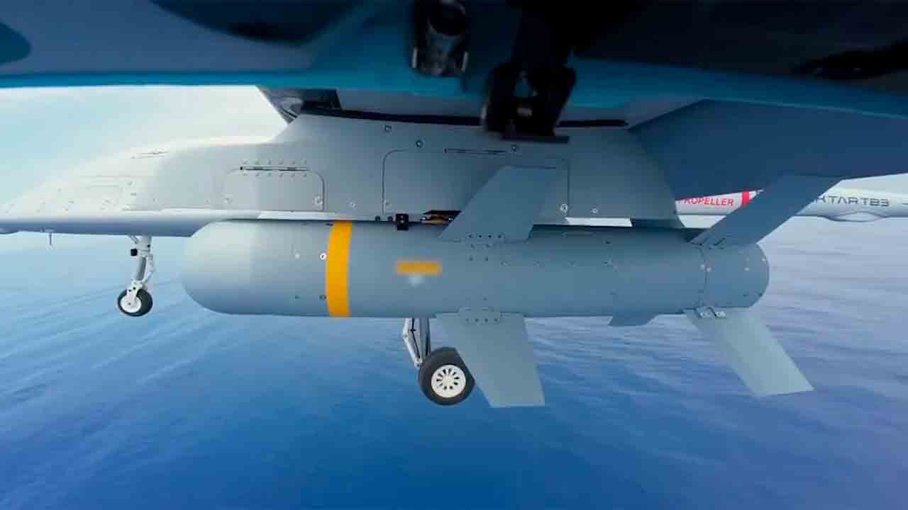 Video: Silahlı Bayraktar TB-3 SİHA’ları TCG ANADOLU’dan kalktı ve MAM-L füzesi ateşledi