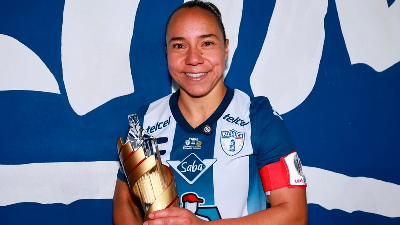 Charlyn Corral conquista su primer título en la Liga MX Femenil y celebra su legado en el fútbol mexicano