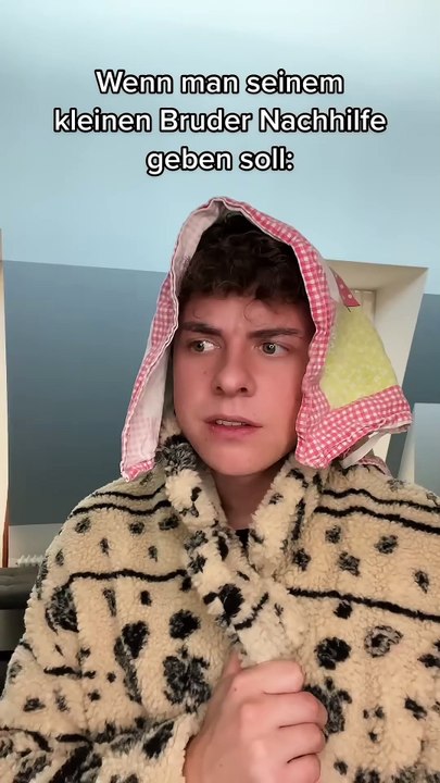 Kleinen Bruder Nachhilfe geben Jonas Ems