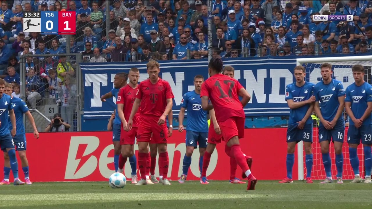 Bundesliga : Michael Olise inscrit un joli coup franc direct !