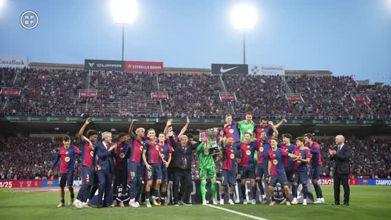 Barcelona lift LaLiga trophy