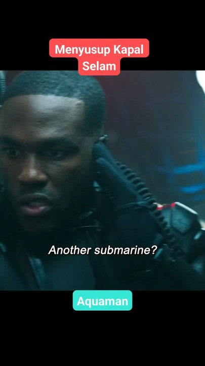 manusia ikan menyusup Kapal selam. the mermaid invader