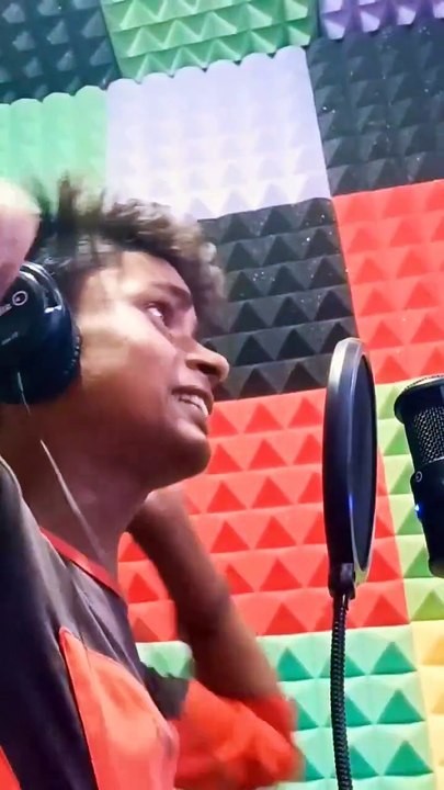 Catch the Hottest Bhojpuri Song Recording! 🎶