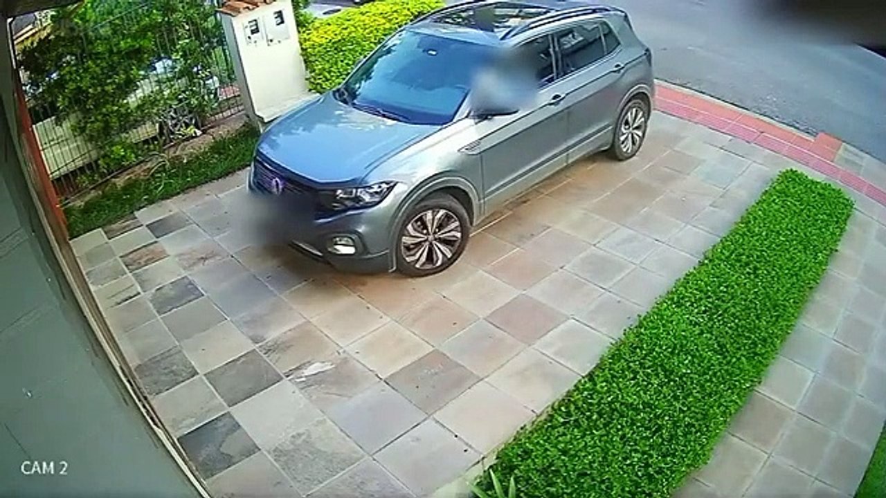 Homem é flagrado tentando roubar carros com um martelo em Criciúma