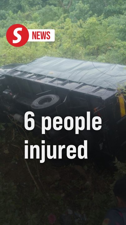 Navy truck involved in five-vehicle crash, six people injured