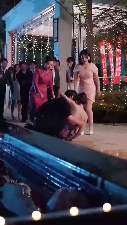 After the divorce, she returned as a wealthy heiress, but her clingy ex wouldn't let go | Food And Footsteps