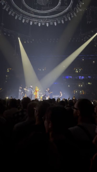 Dua Lipa parle français et chante « Moi Lolita » en chanson surprise