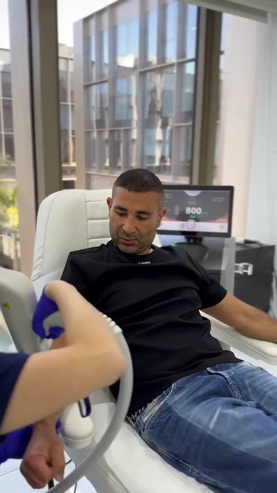 أحمد سعد يعلن عن إزالة التاتو من ذراعه ويصفه بأنه أحد أفضل قرارات حياته