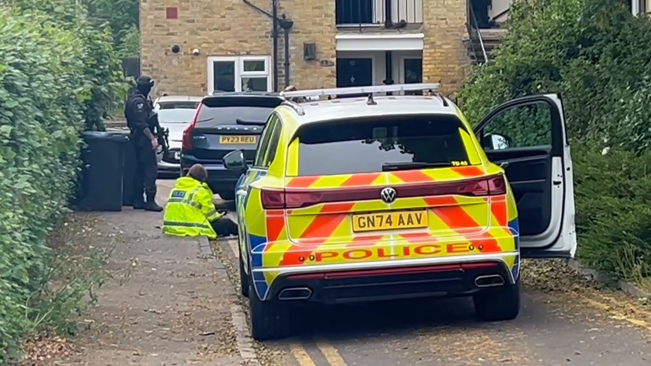 Armed police in Cornwall Gardens, Canterbury