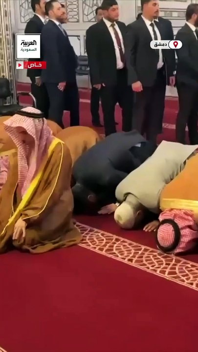 وزير الخارجية يُصلِّي في الجامع الأموي الكبير بدمشق