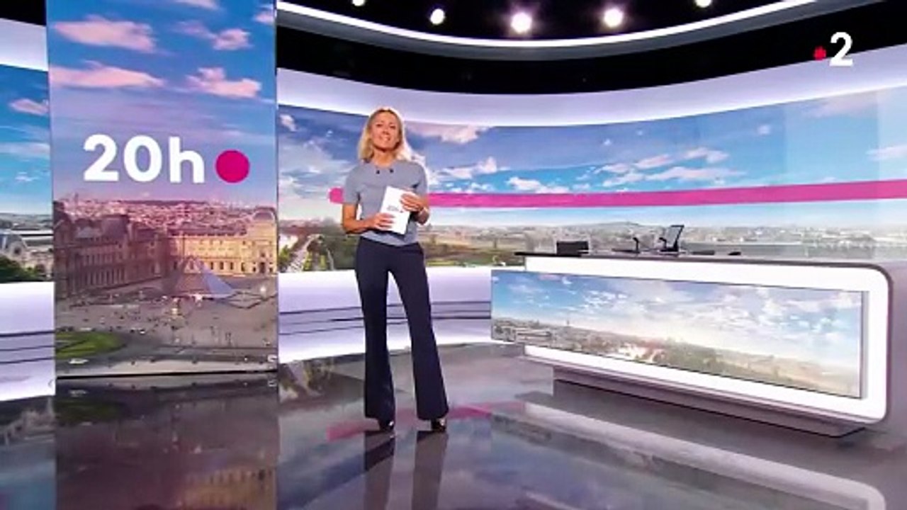 Anne-Sophie Lapix Présente le Journal de 20 Heures sur France 2