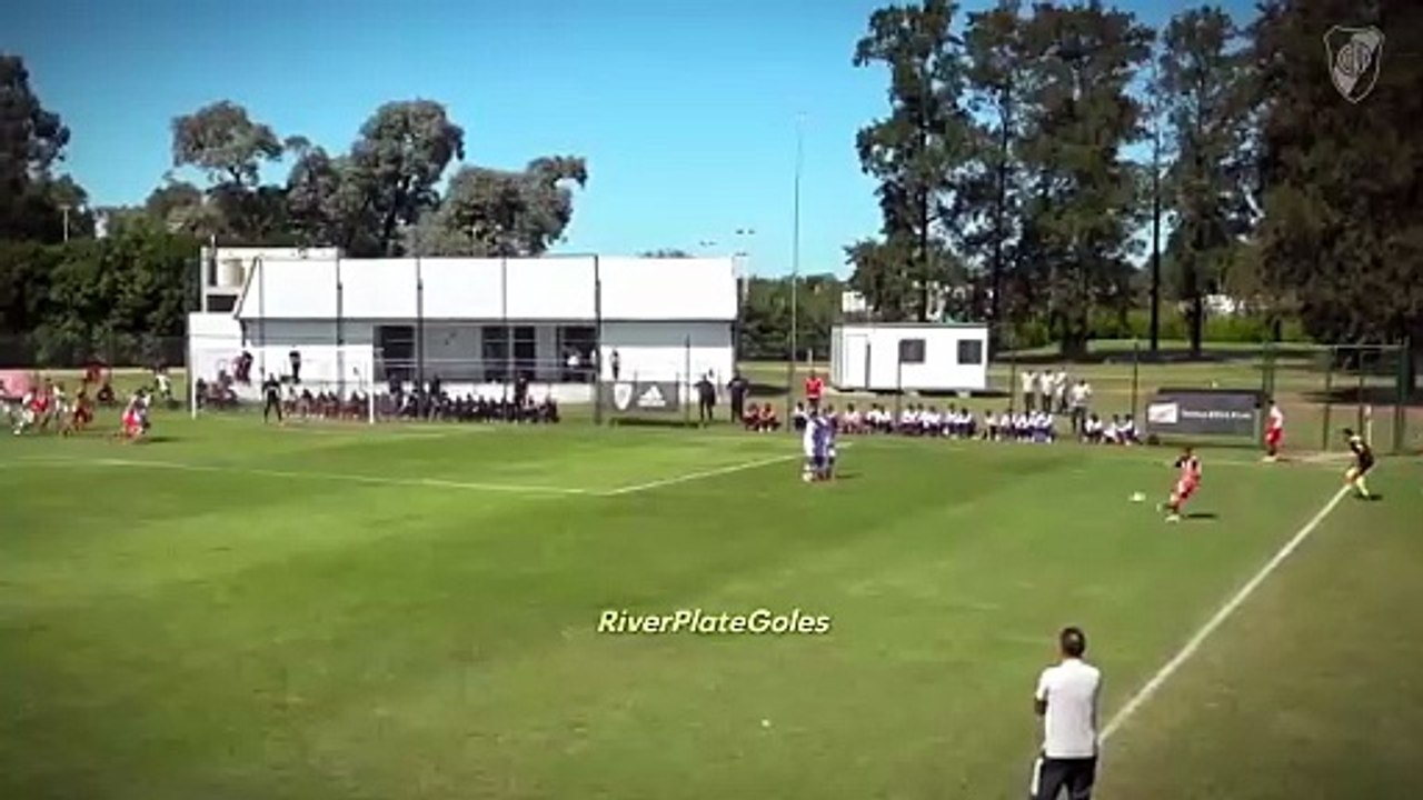 Algunos de los mejores goles de Mastantuono en las inferiores de River