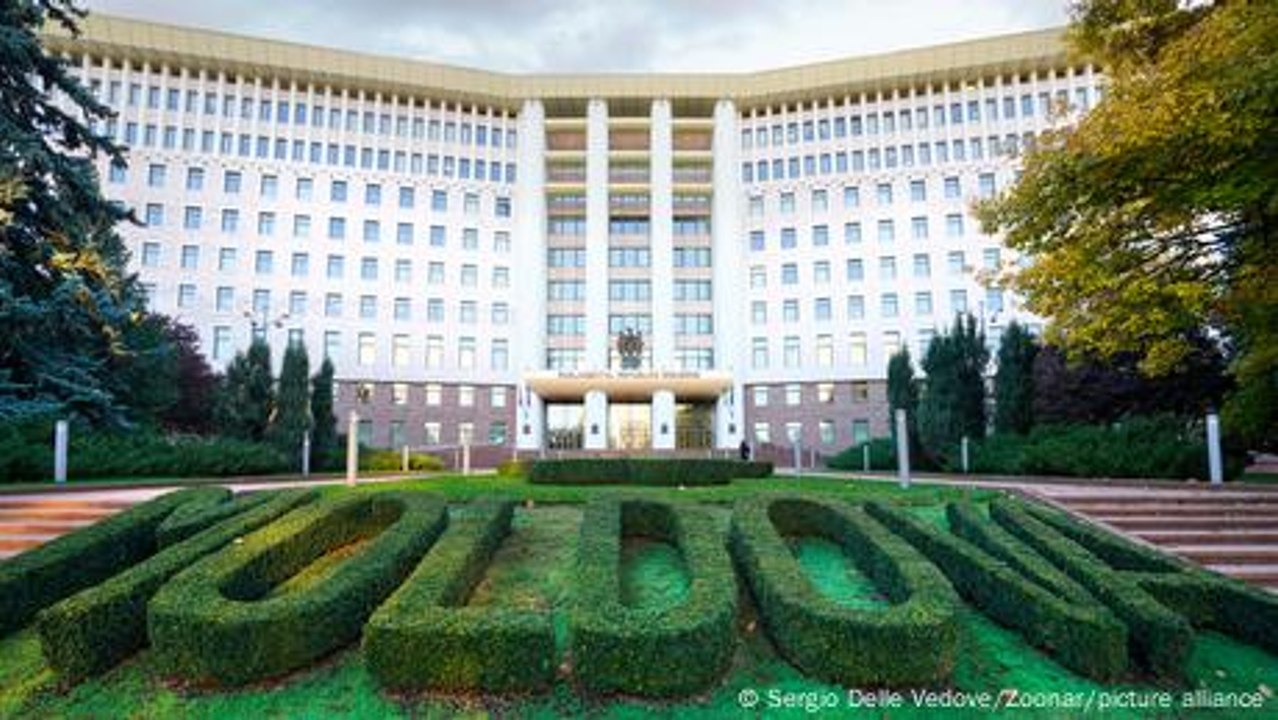 Torn between East and West, Moldova celebrates independence