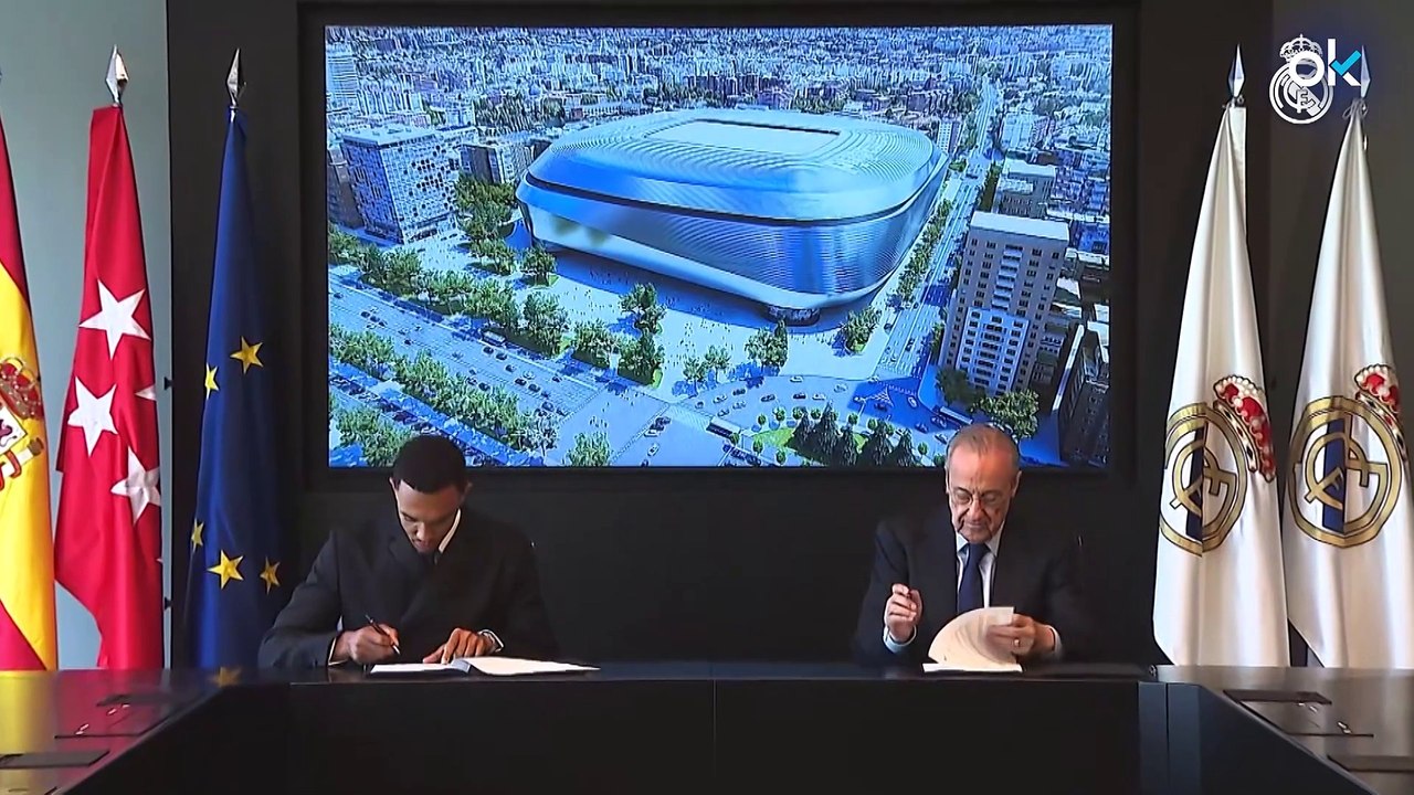 Trent Alexander-Arnold firma su contrato con el Real Madrid