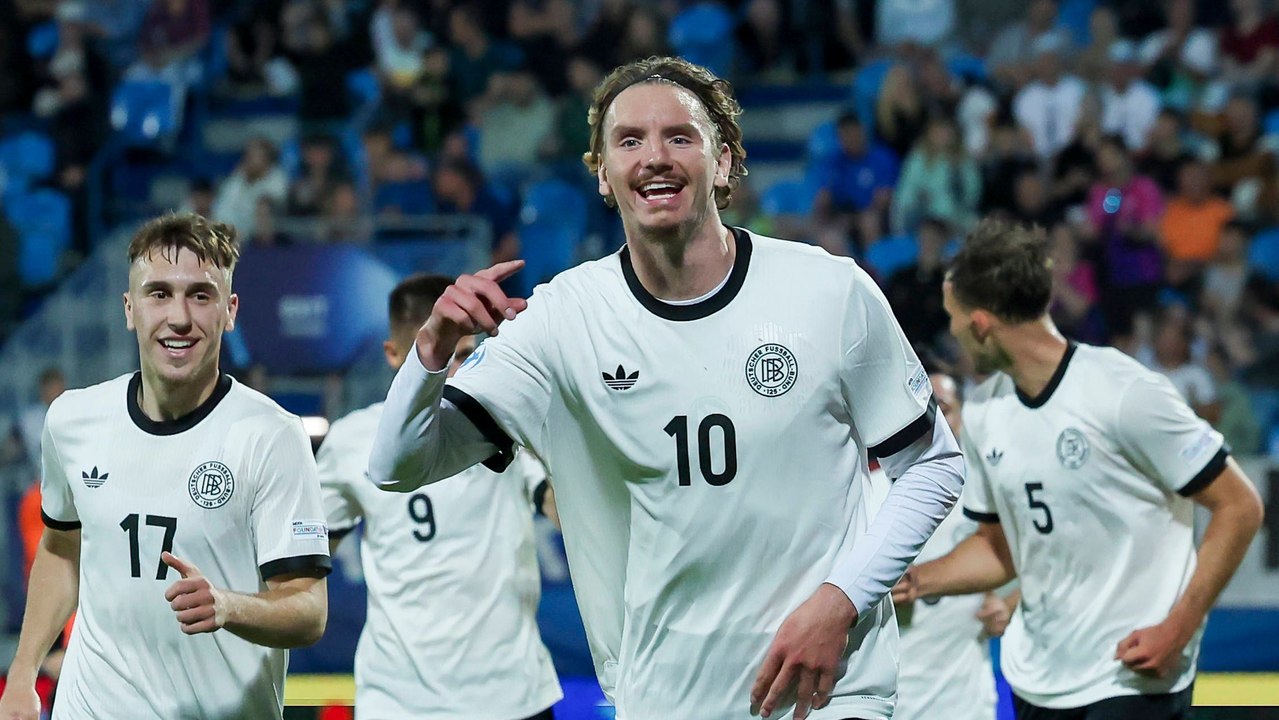 Mitspieler feiern Woltemade: "Den unterschreibe ich mit Liebe"