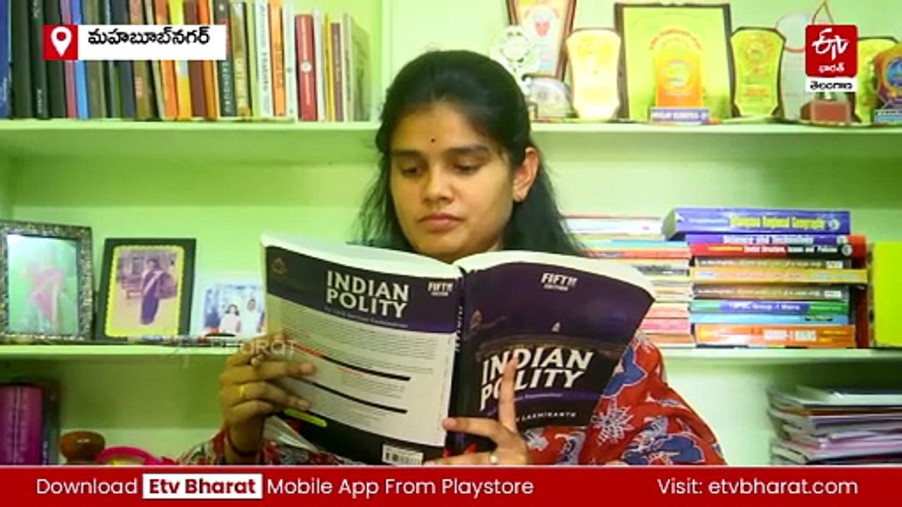 YUVA : సివిల్స్​ కోసం చదివితే గ్రూప్​-1 ఉద్యోగం - టాపర్స్​ వీడియోలు చూస్తూ మూడు ఉద్యోగాలు