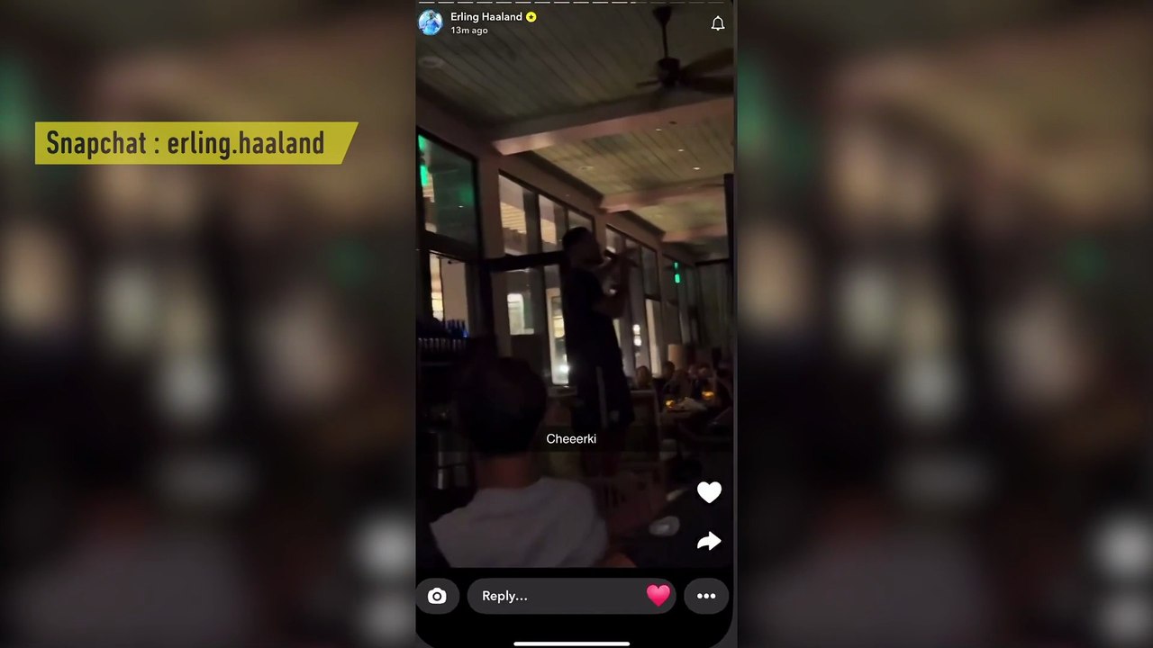 Rayan Cherki chante Lacrim pour son bizutage - Foot - Manchester City