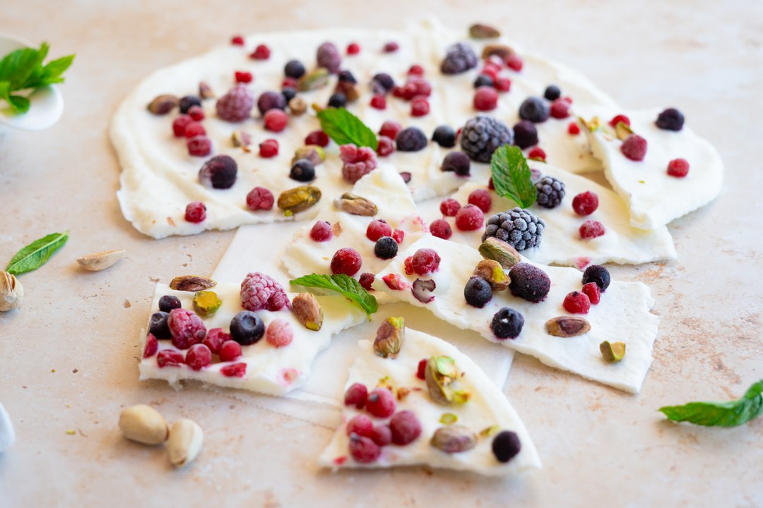 Tejas de yogur y fruta