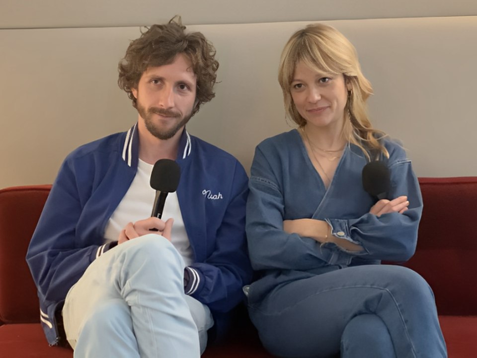 Baptiste Lecaplain et Elisa Erka en interview pour la comédie « Avignon »