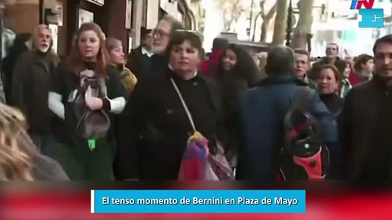 El tenso momento de Bernini en Plaza de Mayo