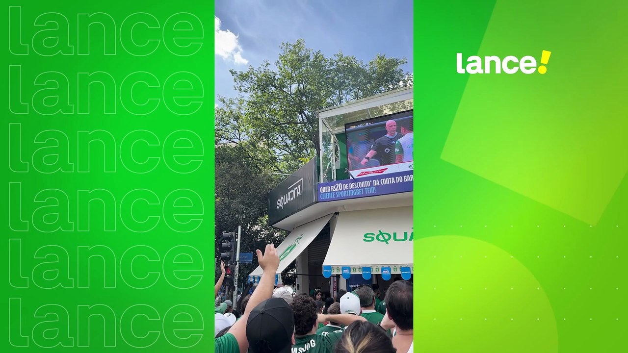 Reação da torcida do Palmeiras após retirada do cartão vermelho para o Veiga