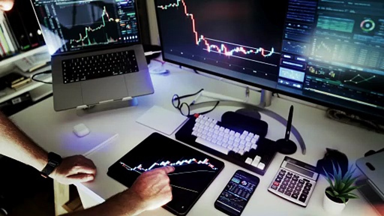 Dr. Philippe Smith - An Expert Climate Data Analyst