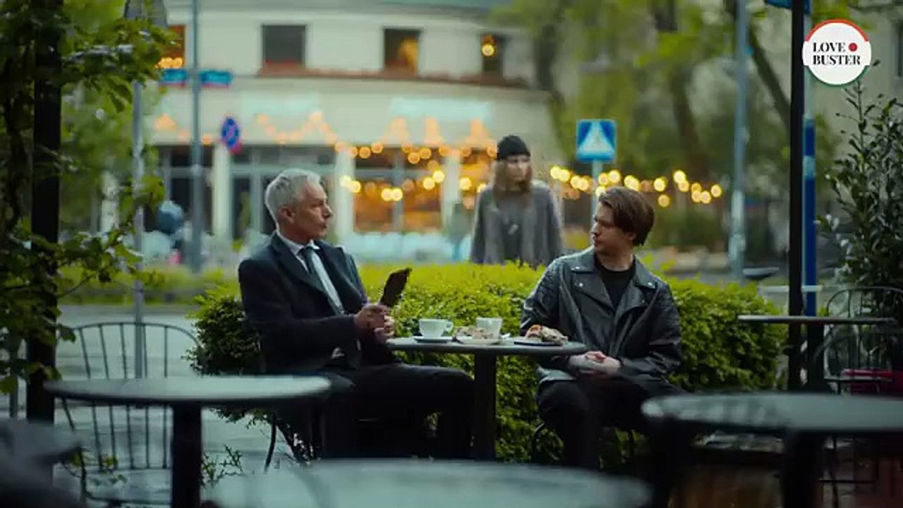 अमीर लड़का हुआ बेघर लड़की पर फ़िदा  _hindi