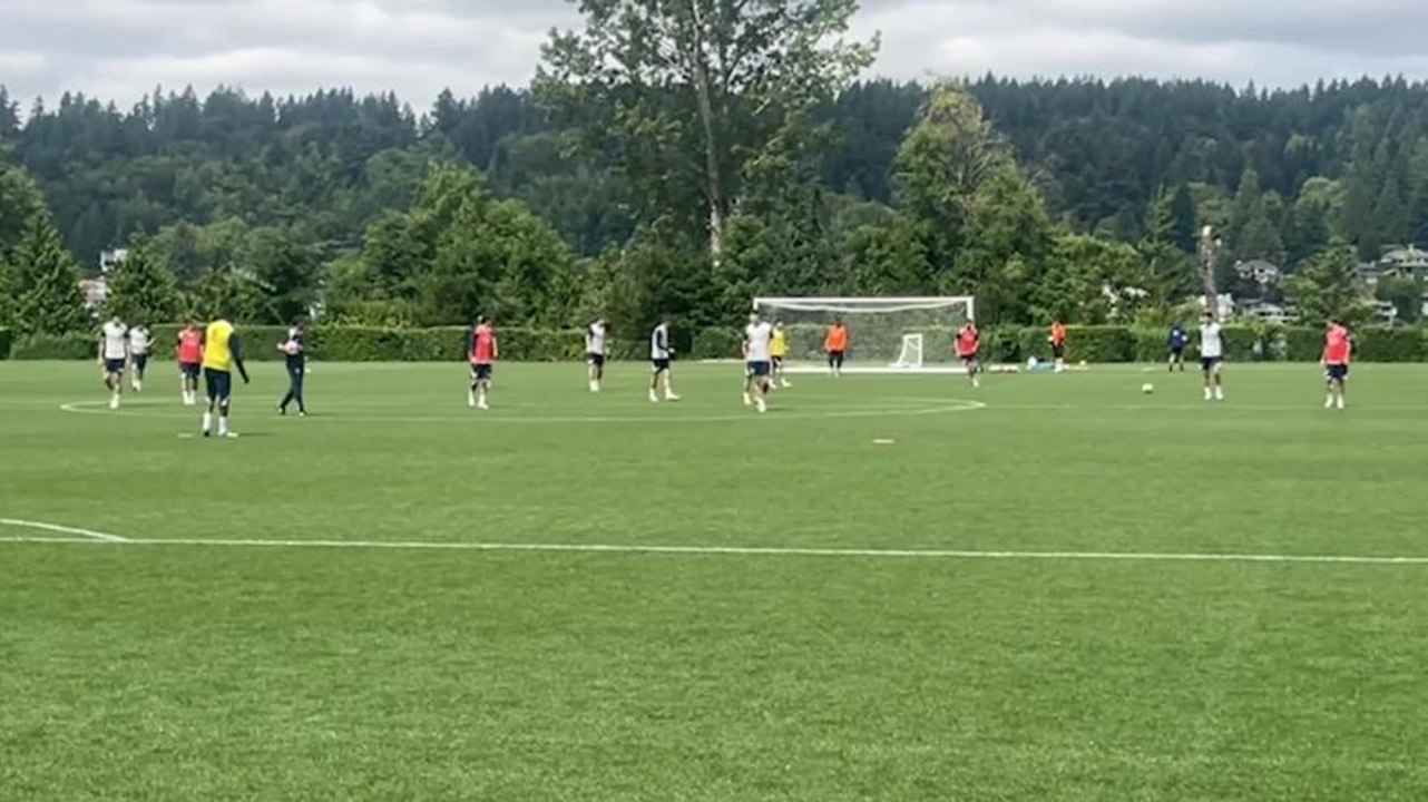 Allenamento Inter, Chivu scherza con i giocatori: "Che c..o"