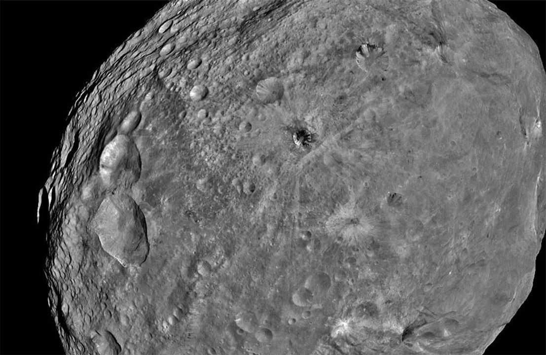 Deadly asteroid could crash into the moon in a few years