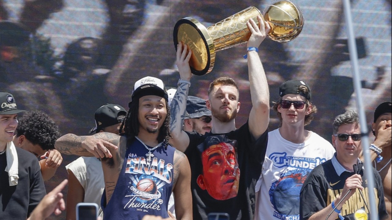 Comparing the Oklahoma City Thunder and Toronto Raptors Parades