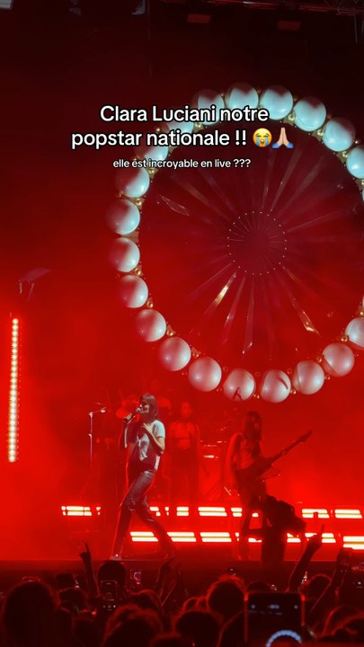 Clara Luciani notre popstar nationale ! 😭