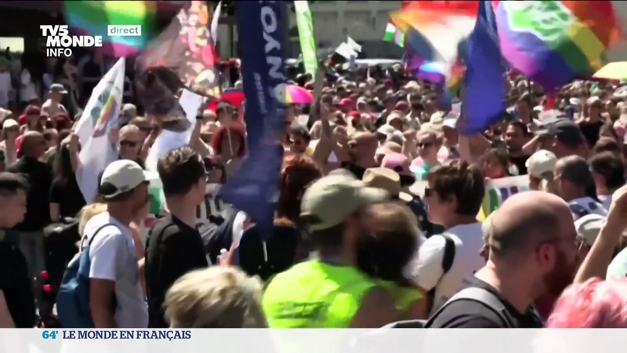 Gay Pride en Hongrie : Malgré l'interdiction proclamée par le dirigeant nationaliste Viktor Orban, près de 200.000 personnes ont marché hier dans les rues de Budapest dans une ambiance festive