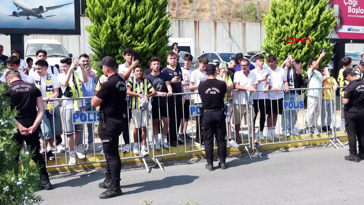 Jhon Duran, Fenerbahçe için İstanbul'a geldi