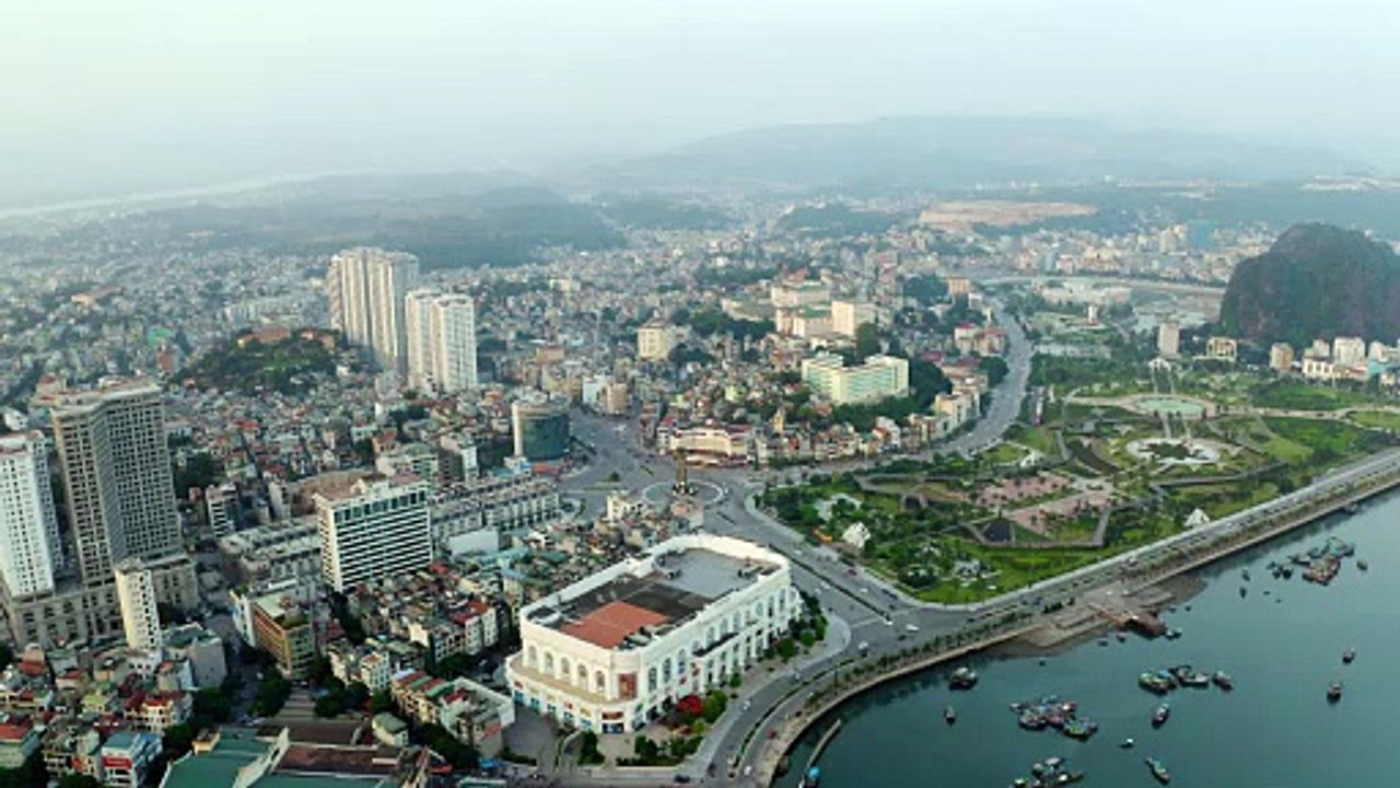 Ha Long Bay by Air 05