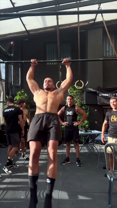 Easy muscle-up !! 😂