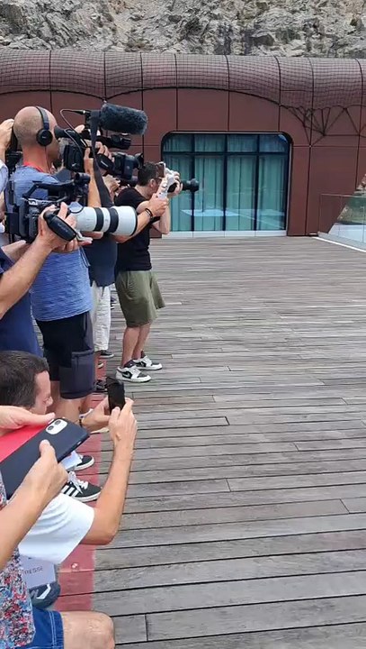 Ansu Fati prend la pose avec le maillot de l'AS Monaco - Foot - Ligue 1 - Monaco