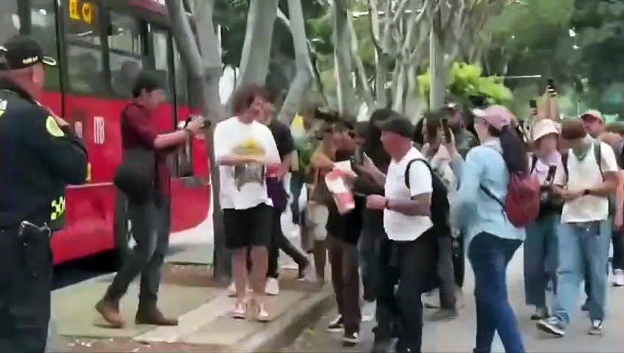 Luisito Comunica fue abucheada en una manifestación en México