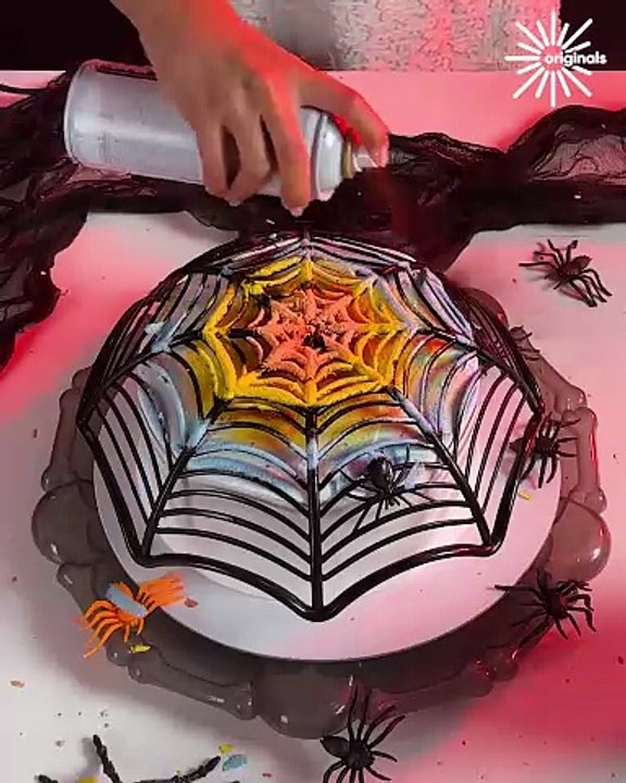 Trick or treat yourself to this Halloween cake inspo🎃🕸️