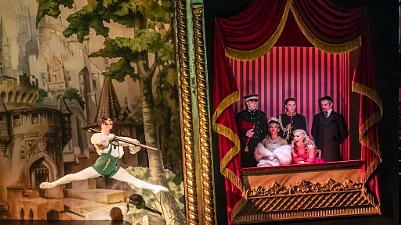 Discover Kelly Apter: The Scotsman’s Expert Dance Critic 🩰