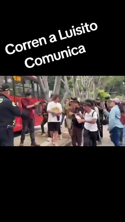 Luisito Comunica en la manifestación de CDMX